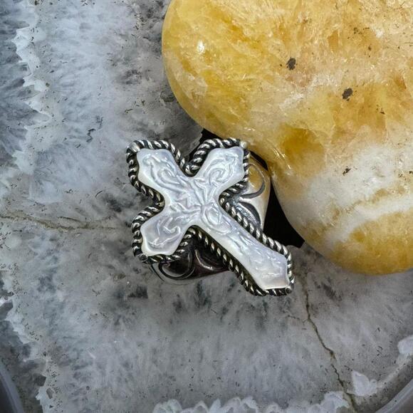 Carolyn Pollack Sterling Carved Mother of Pearl Decorated Cross Ring For Women - Picture 2 of 10